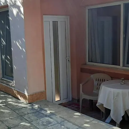Ground Floor Summer House Apartment *